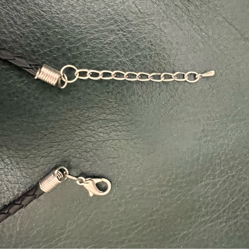 Shark tooth necklace - Picture 4 of 4